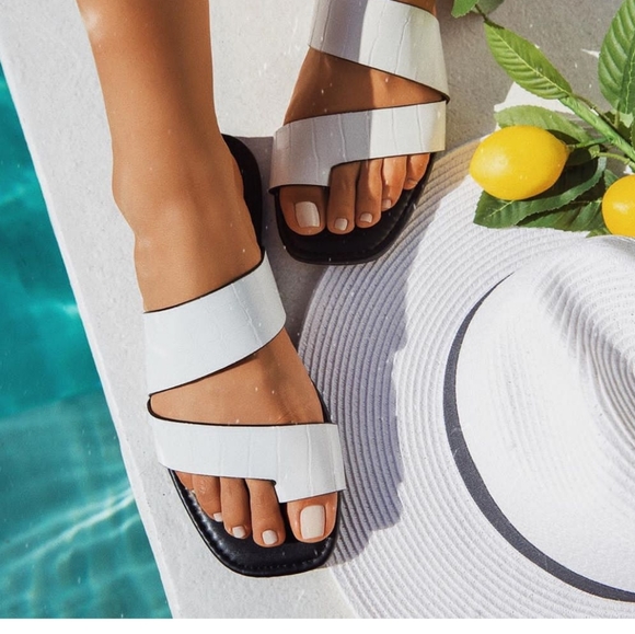 Shoes - 🚨The Santeria// white croc print sandal